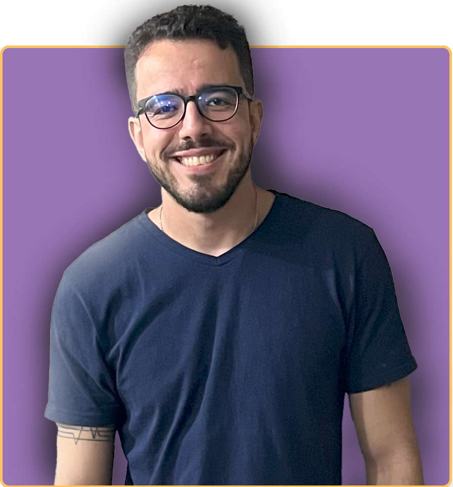 Foto de Diego Prado - Desenvolvedor Front-End sorrindo.